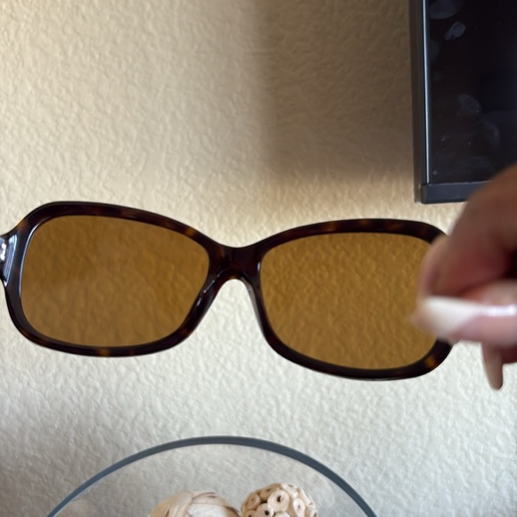 Coach Sunglasses with Case and Micro Cleaning Cloth EUC - Picture 7 of 9